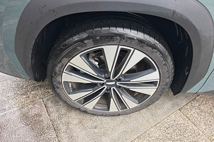 Used Geely Auto FX11 2025 4th Generation 1.5TD DCT Jinxiu Left Front Wheel Hub