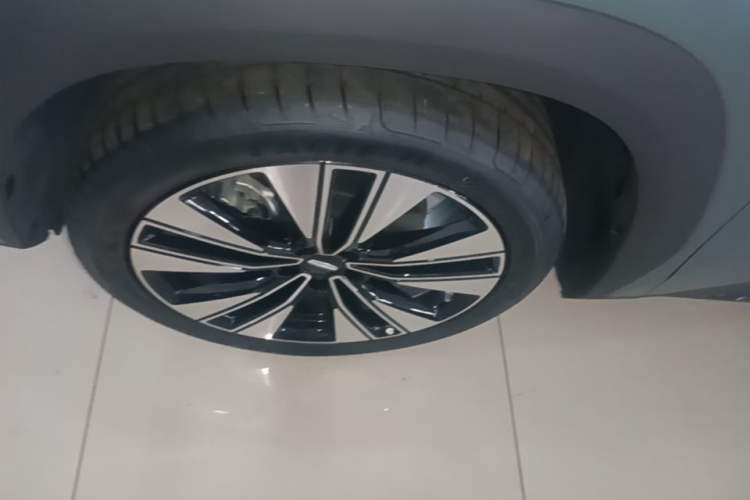 Used Geely Auto FX11 2025 4th Generation 1.5TD DCT Jinxiu Left Front Wheel Hub