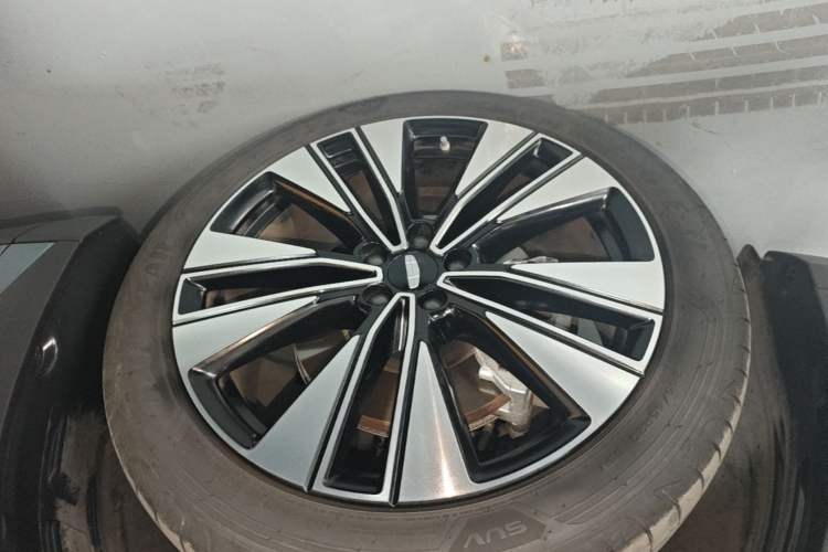 Used Geely Auto FX11 2025 4th Generation 1.5TD DCT Jinxiu Left Front Wheel Hub
