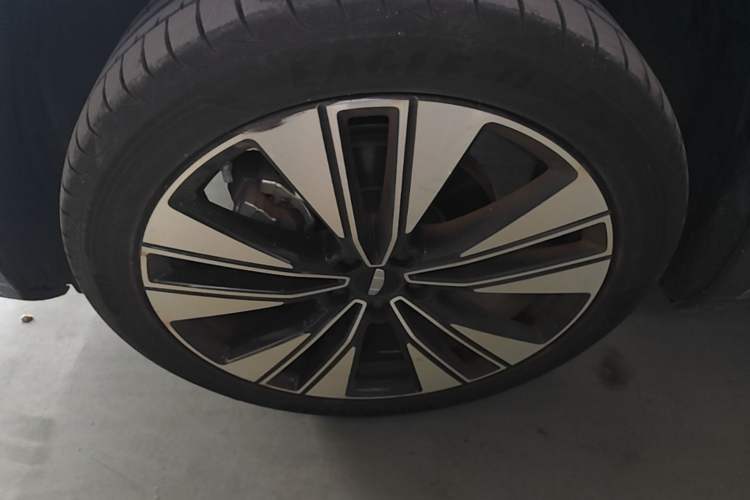 Used Geely Auto FX11 2025 4th Generation 1.5TD DCT Jinxiu Left Front Wheel Hub