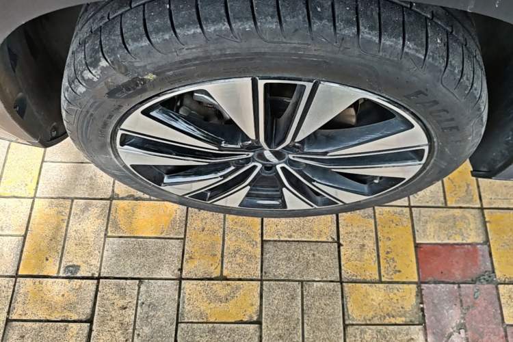Used Geely Auto FX11 2025 4th Generation 1.5TD DCT Jinxiu Left Front Wheel Hub