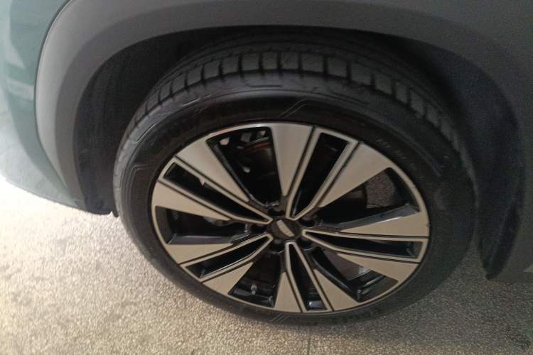 Used Geely Auto FX11 2025 4th Generation 1.5TD DCT Jinxiu Left Front Wheel Hub