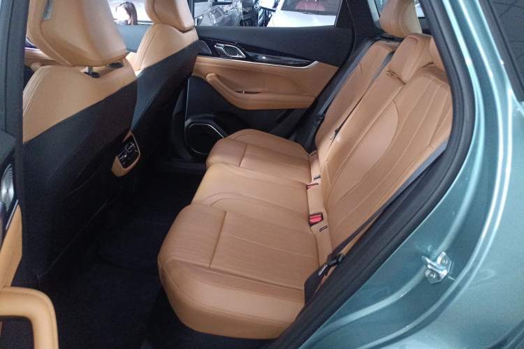 Used Geely Auto FX11 2025 4th Generation 1.5TD DCT Jinxiu Left Rear Seat
