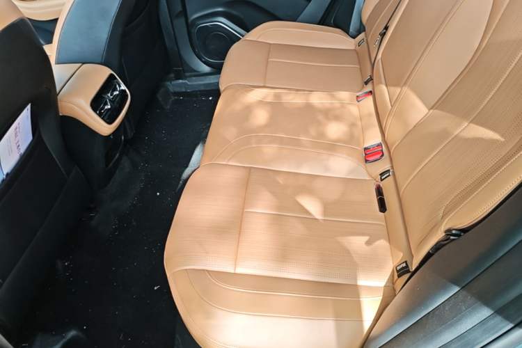 Used Geely Auto FX11 2025 4th Generation 1.5TD DCT Jinxiu Left Rear Seat