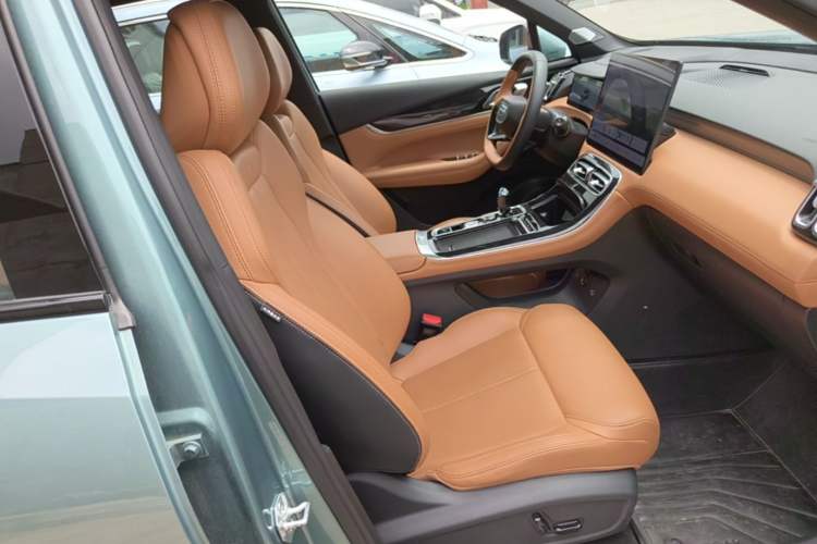 Used Geely Auto FX11 2025 4th Generation 2.0TD DCT—Passion Right Front Seat