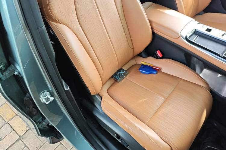Used Geely Auto FX11 2025 4th Generation 1.5TD DCT Jinxiu Right Front Seat
