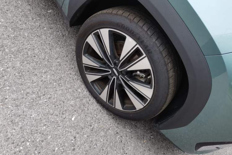 Used Geely Auto FX11 2025 4th Generation 1.5TD DCT Jinxiu Right Front Wheel Hub