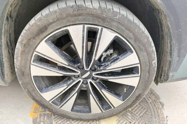 Used Geely Auto FX11 2025 4th Generation 1.5TD DCT Jinxiu Right Front Wheel Hub