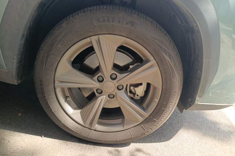 Used Geely Auto FX11 2025 4th Generation 1.5TD DCT – Setting Sail Right Front Wheel Hub