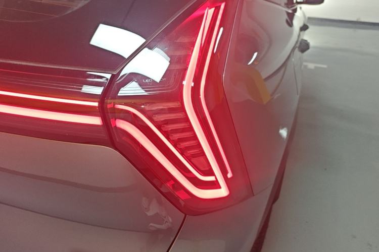 Used Geely Auto FX11 2025 4th Generation 1.5TD DCT Jinxiu Right Rear Taillight