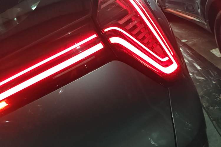 Used Geely Auto FX11 2025 4th Generation 1.5TD DCT Jinxiu Right Rear Taillight