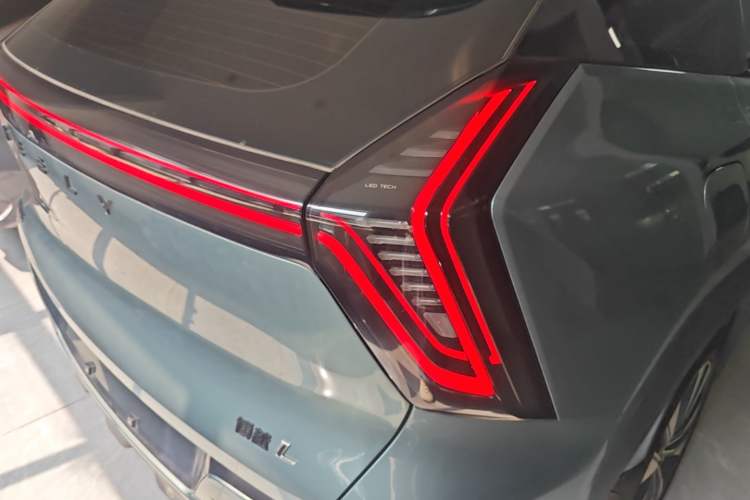 Used Geely Auto FX11 2025 4th Generation 1.5TD DCT Jinxiu Right Rear Taillight