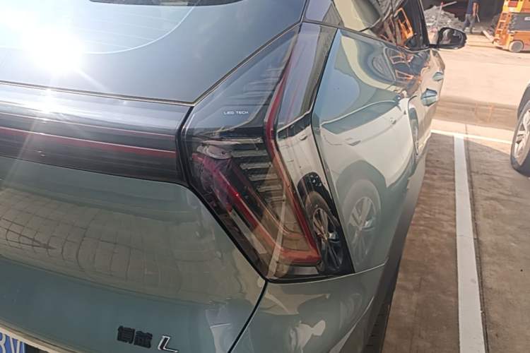 Used Geely Auto FX11 2025 4th Generation 1.5TD DCT Jinxiu Right Rear Taillight