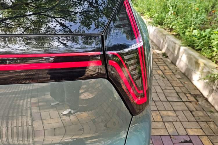 Used Geely Auto FX11 2025 4th Generation 1.5TD DCT Jinxiu Right Rear Taillight