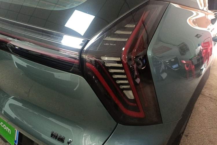 Used Geely Auto FX11 2025 4th Generation 1.5TD DCT Jinxiu Right Rear Taillight