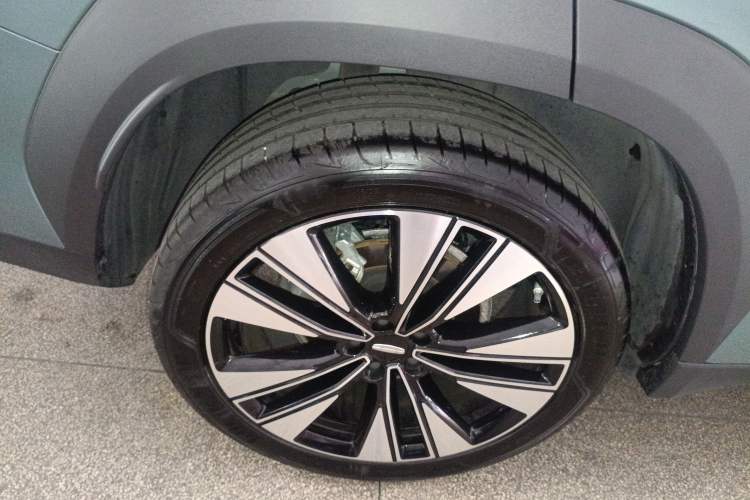 Used Geely Auto FX11 2025 4th Generation 1.5TD DCT Jinxiu Right Rear Wheel Hub