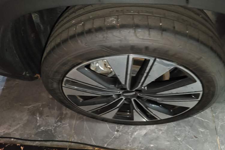 Used Geely Auto FX11 2025 4th Generation 1.5TD DCT Jinxiu Right Rear Wheel Hub