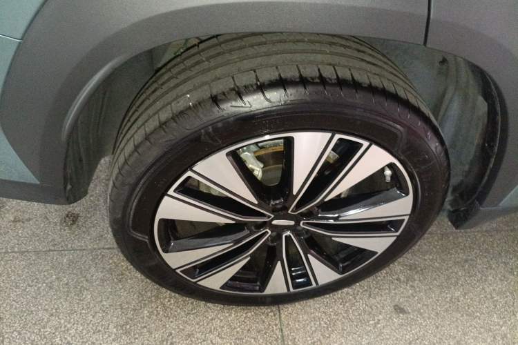 Used Geely Auto FX11 2025 4th Generation 1.5TD DCT Jinxiu Right Rear Wheel Hub