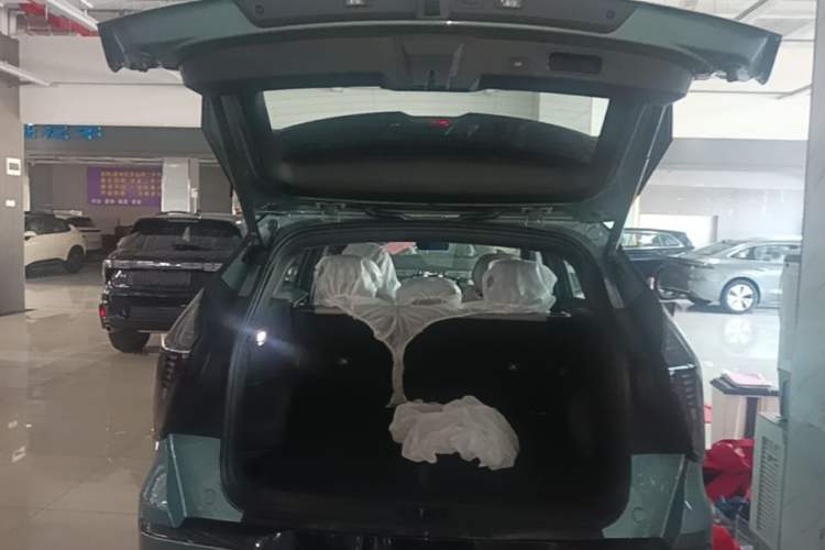 Used Geely Auto FX11 2025 4th Generation 1.5TD DCT Jinxiu Trunk