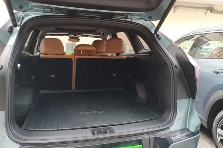 Used Geely Auto FX11 2025 4th Generation 1.5TD DCT Jinxiu Trunk
