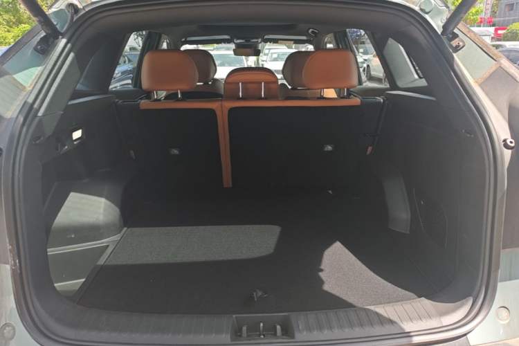 Used Geely Auto FX11 2025 4th Generation 1.5TD DCT Jinxiu Trunk