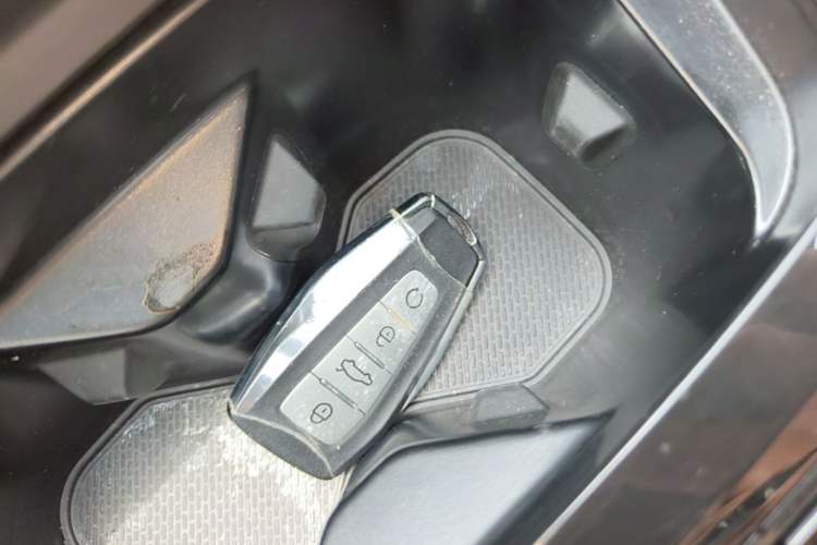 Used Geely Auto FX11 2025 4th Generation 2.0TD DCT—Passion Vehicle Key