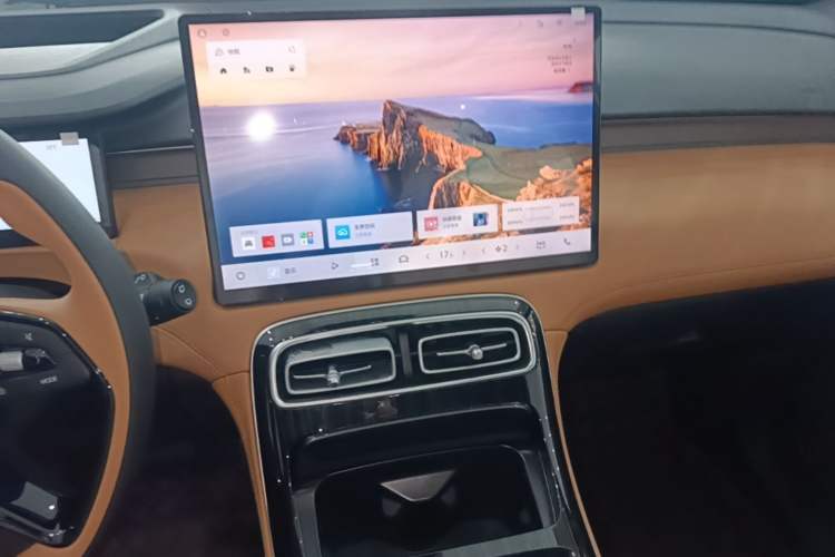 Used Geely Auto FX11 2025 4th Generation 1.5TD DCT Jinxiu Audio And AC Panel