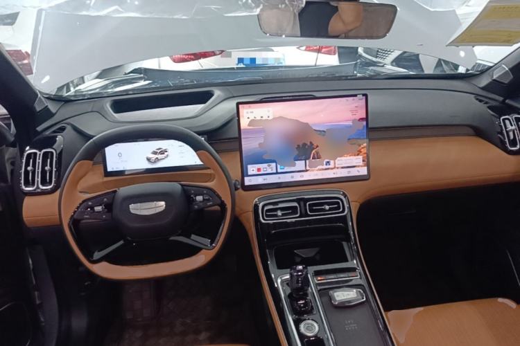 Used Geely Auto FX11 2025 4th Generation 1.5TD DCT Jinxiu Center Console