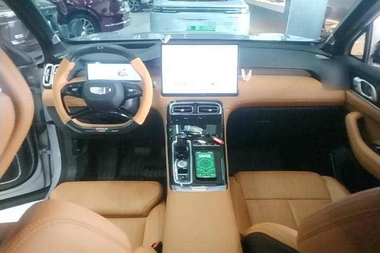Used Geely Auto FX11 2025 4th Generation 1.5TD DCT Jinxiu Center Console