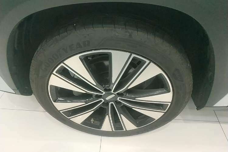 Used Geely Auto FX11 2025 4th Generation 1.5TD DCT Jinxiu Exterior 4