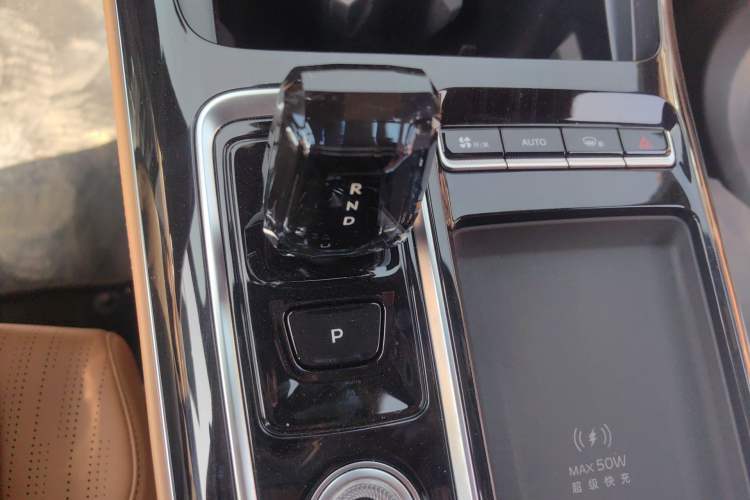 Used Geely Auto FX11 2025 4th Generation 1.5TD DCT Jinxiu Gear Lever