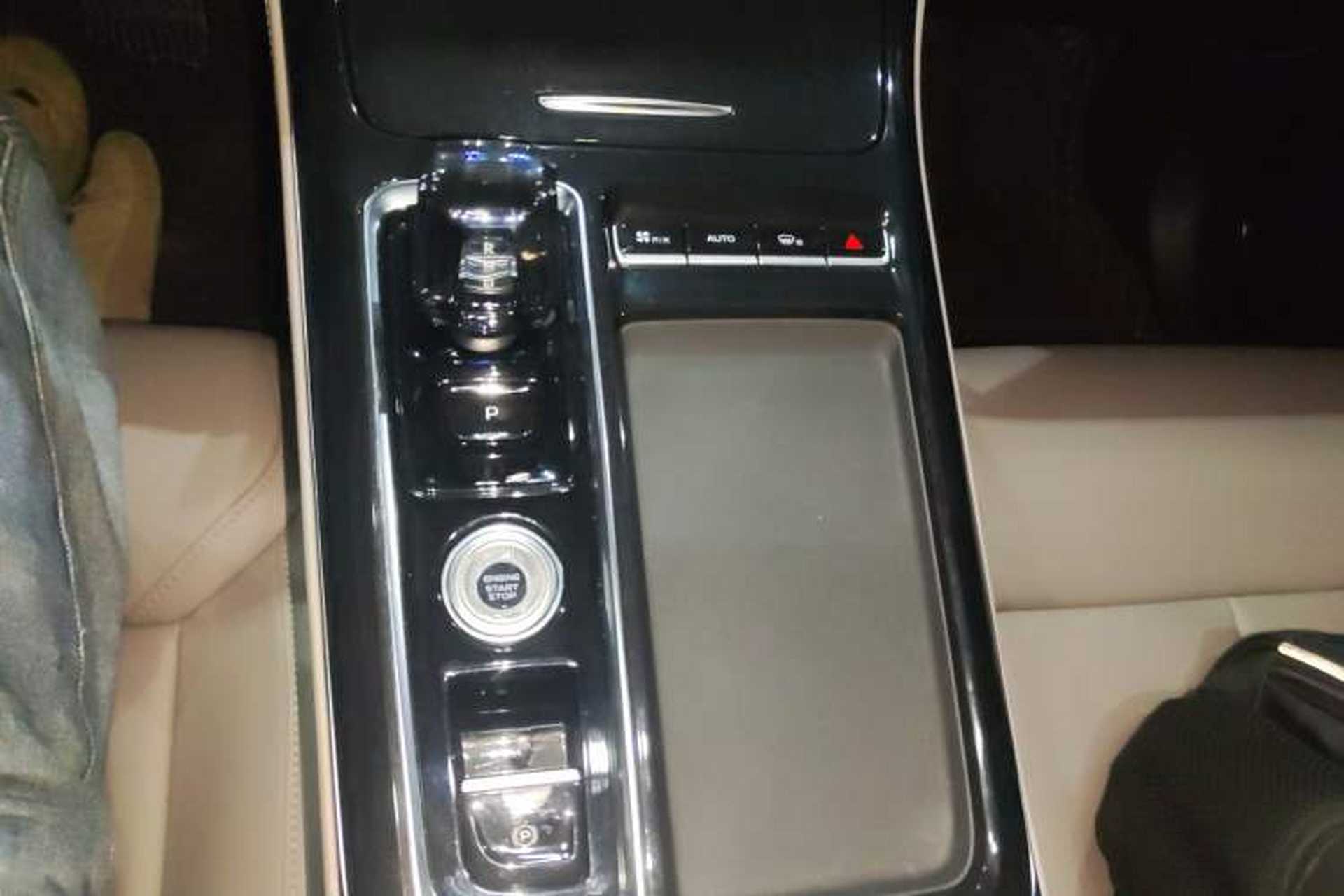 Used Geely Auto FX11 2025 4th Generation 1.5TD DCT – Setting Sail Gear Lever