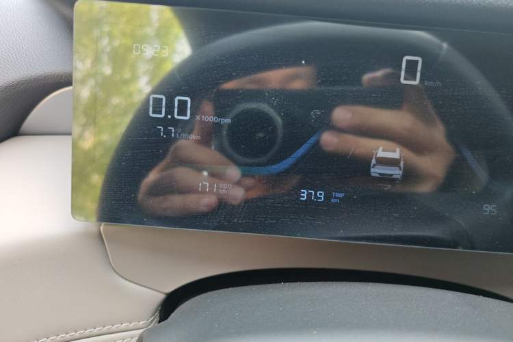 Used Geely Auto FX11 2025 4th Generation 1.5TD DCT – The Start Odometer Close Up