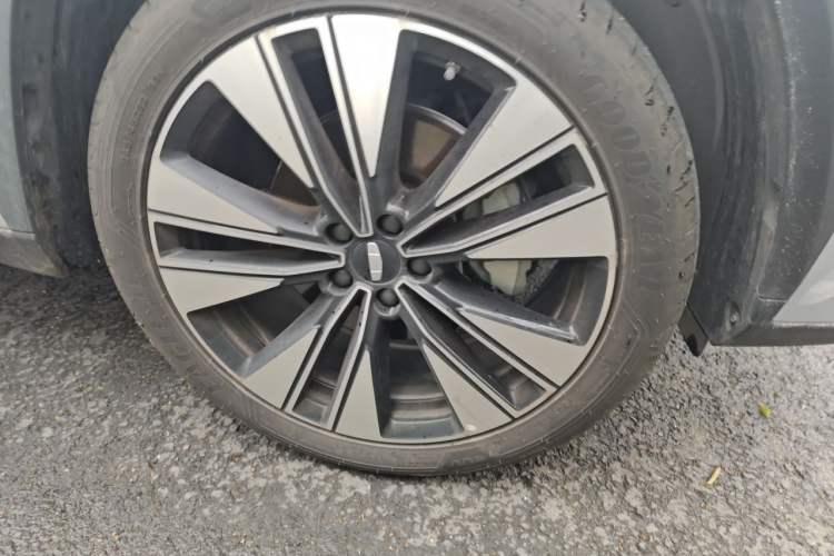 Used Geely Auto FX11 2025 4th Generation 1.5TD DCT Jinxiu Right Front Wheel Hub