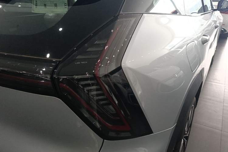Used Geely Auto FX11 2025 4th Generation 1.5TD DCT Jinxiu Right Rear Taillight