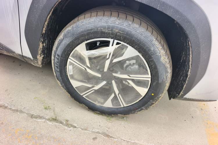 Used Geely Auto FX11 2025 4th Generation 1.5TD DCT – The Start Right Rear Wheel Hub