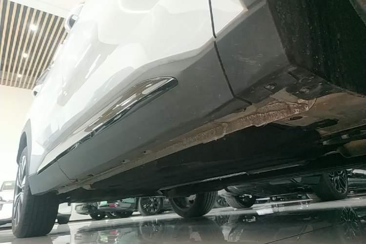 Used Geely Auto FX11 2025 4th Generation 1.5TD DCT Jinxiu Right Side Sill