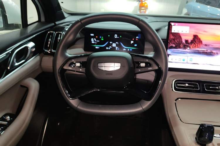Used Geely Auto FX11 2025 4th Generation 1.5TD DCT – The Start Steering Wheel
