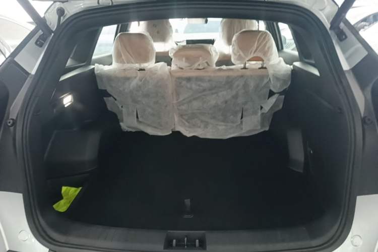 Used Geely Auto FX11 2025 4th Generation 1.5TD DCT Jinxiu Trunk