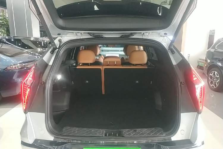 Used Geely Auto FX11 2025 4th Generation 1.5TD DCT Jinxiu Trunk