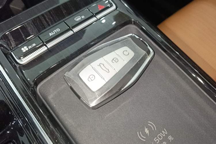 Used Geely Auto FX11 2025 4th Generation 1.5TD DCT Jinxiu Vehicle Key