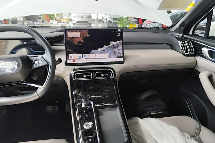 Used Geely Auto FX11 2025 4th Generation 1.5TD DCT – The Start Audio And AC Panel