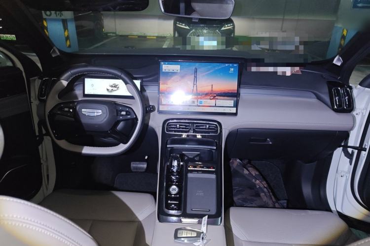 Used Geely Auto FX11 2025 4th Generation 2.0TD DCT—Passion Center Console
