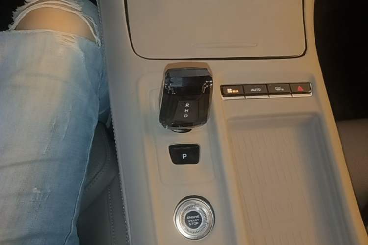 Used Geely Auto FX11 2025 4th Generation 1.5TD DCT – The Start Gear Lever
