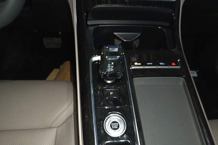 Used Geely Auto FX11 2025 4th Generation 1.5TD DCT – The Start Gear Lever