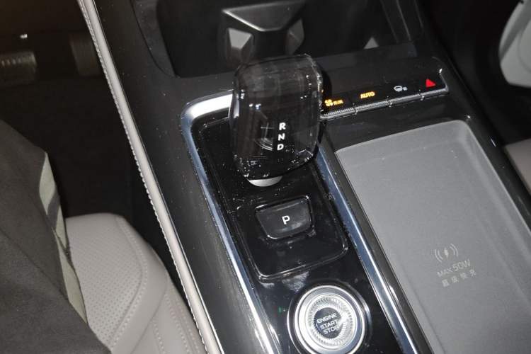 Used Geely Auto FX11 2025 4th Generation 2.0TD DCT—Passion Gear Lever