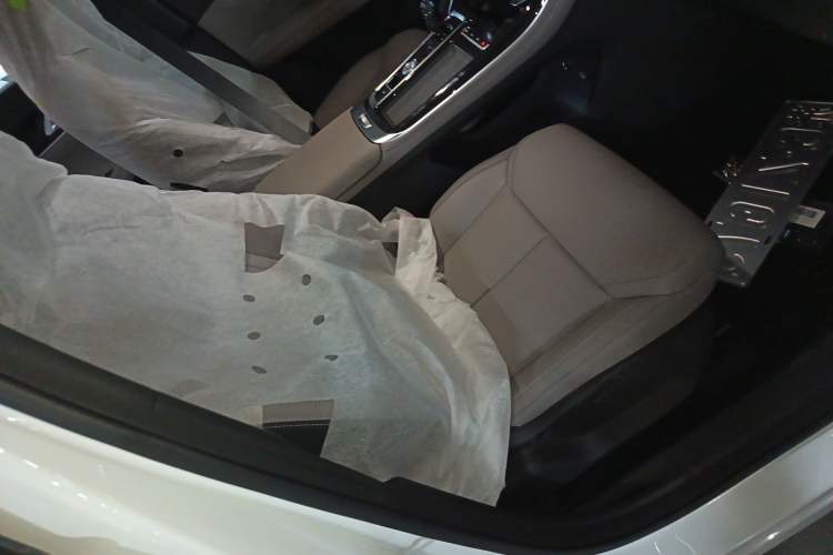 Used Geely Auto FX11 2025 4th Generation 1.5TD DCT – The Start Right Front Seat