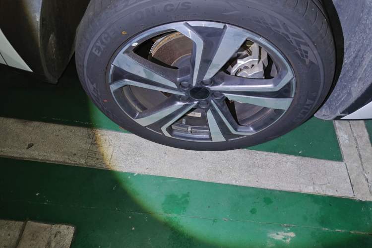 Used Geely Auto FX11 2025 4th Generation 2.0TD DCT—Passion Right Front Wheel Hub