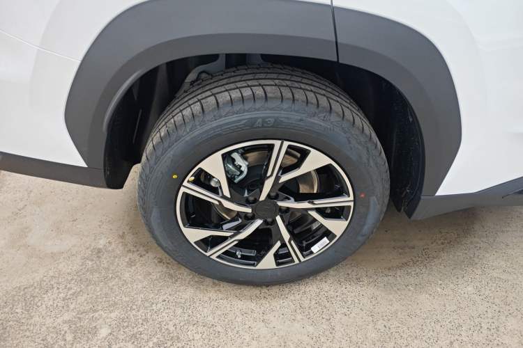 Used Geely Auto FX11 2025 4th Generation 1.5TD DCT – The Start Right Rear Wheel Hub