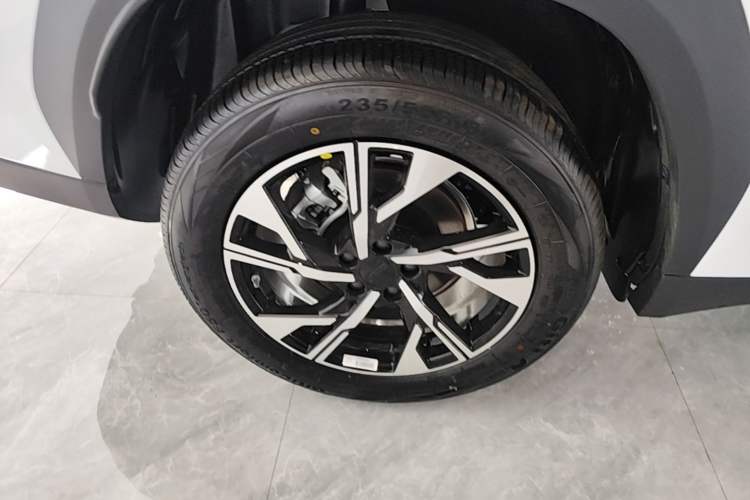 Used Geely Auto FX11 2025 4th Generation 1.5TD DCT – The Start Right Rear Wheel Hub